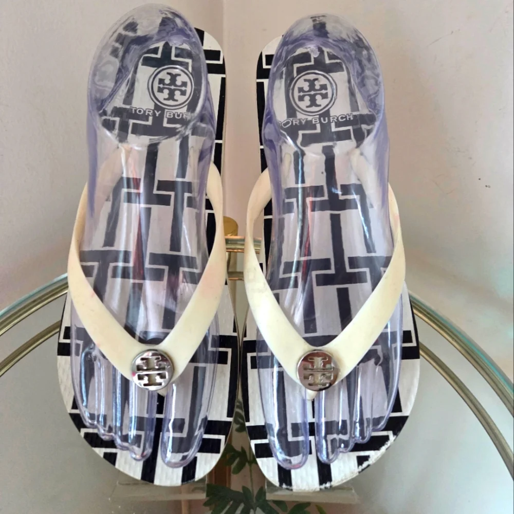 TORY BURCH White/Black/Silver Geo Print Flip Flops VGUC Sz. 9